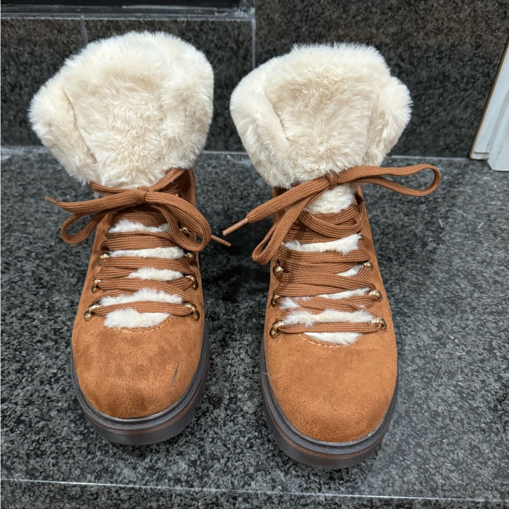 BAMBOO Edison 05 Lace Up Platform Fur Lined Hiking Boots - 7.5 - Good Condition